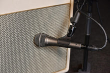 Load image into Gallery viewer, Samson Q7x Professional Dynamic Vocal Microphone (SAQ7X), Black
