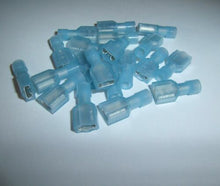 Load image into Gallery viewer, Install Bay BNMD187F Blue Nylon Male Quick Disconnect 16-14 Gauge .187